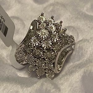 Monture Diamond Collection from JTV .25 ctw Round and Baguette Diamond Ring